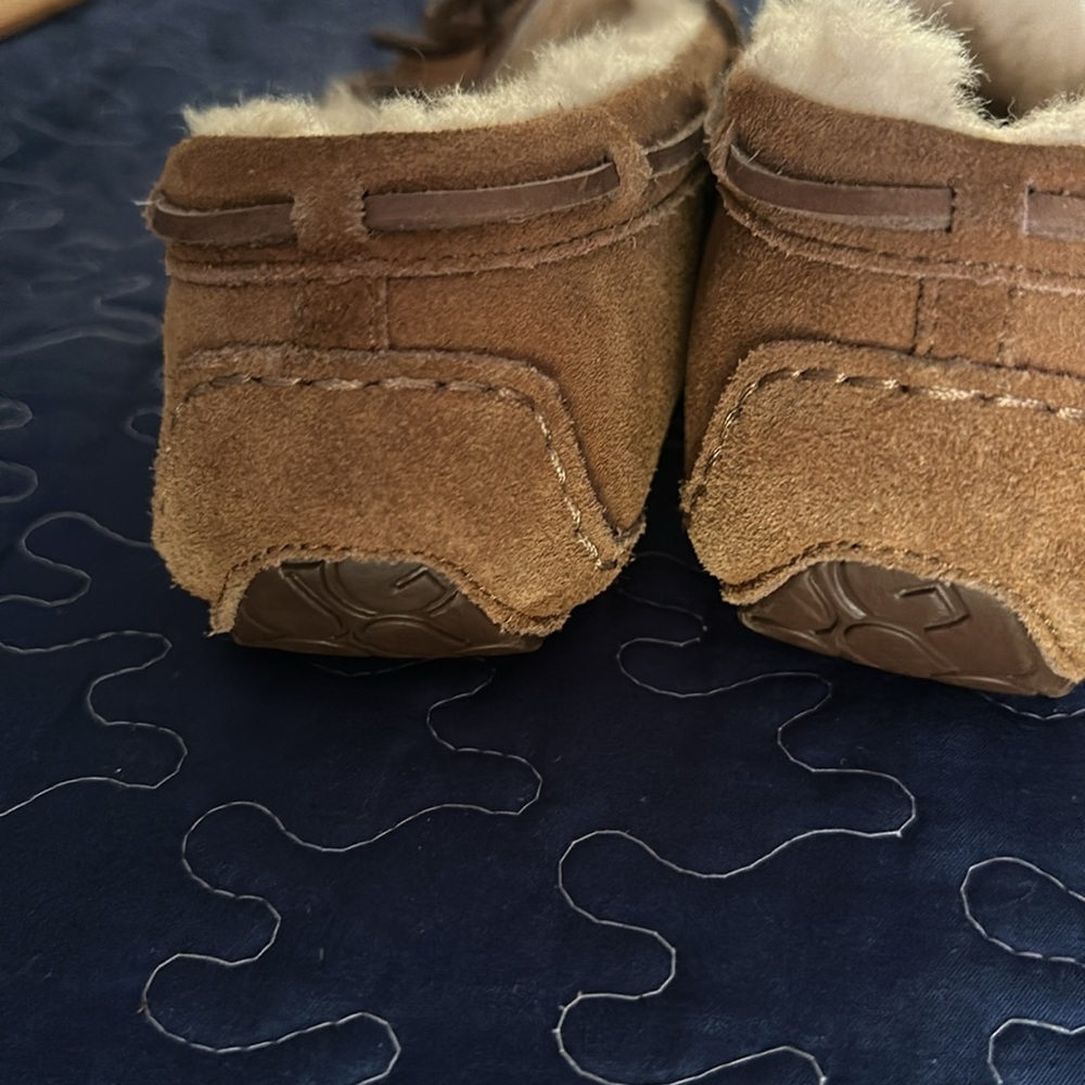 Ugg slippers size 6 - Picture 3 of 8